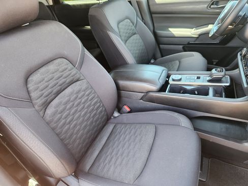 Used 2025 Nissan Pathfinder SV AWD/4WD image 10