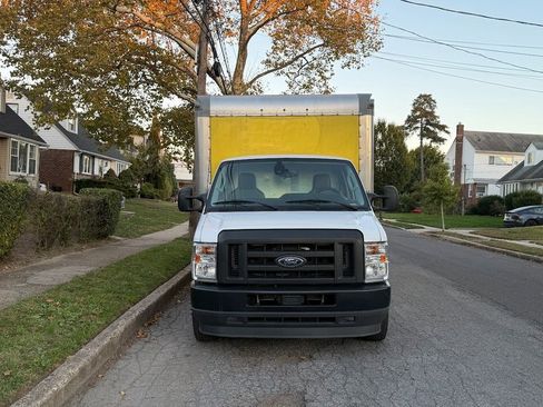 Used 2024 Ford E-350 and Econoline 350 Super Duty w/ Driver's Safety Package image 3