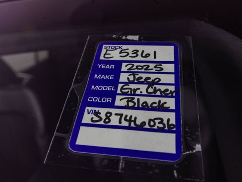 New 2025 Jeep Grand Cherokee L Altitude image 39