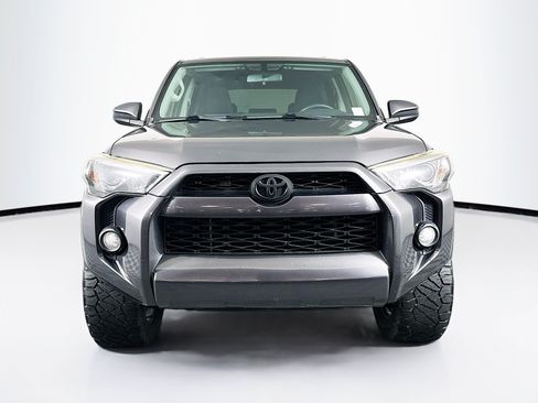 Used 2017 Toyota 4Runner SR5 AWD/4WD image 2