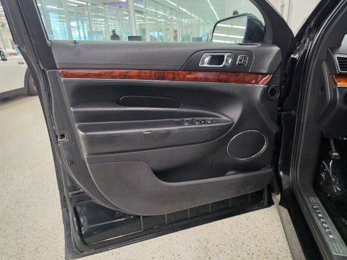 Used 2015 Lincoln MKT AWD image 27