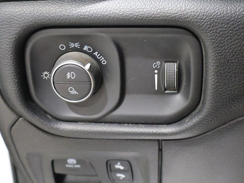 Used 2020 RAM 1500 Big Horn AWD/4WD image 31