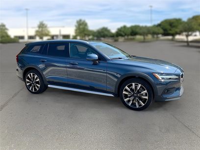 Used 2023 Volvo V60 B5 Cross Country Ultimate w/ Climate Package