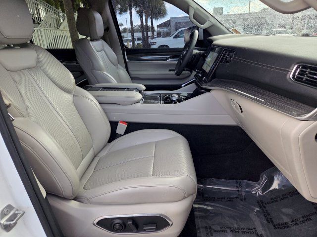 Certified 2022 Jeep Wagoneer Series III w/ Flexible Seating Group RWD image 19