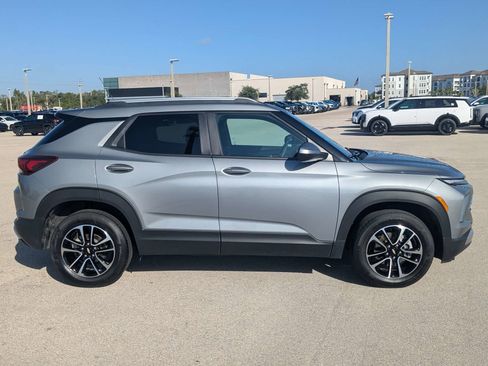 Used 2025 Chevrolet TrailBlazer LT AWD/4WD image 4