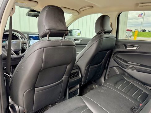 Used 2024 Ford Edge SE w/ Black Appearance Package image 13