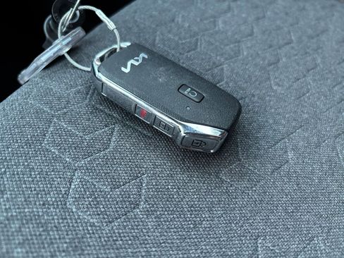 Used 2025 Kia Seltos S image 18