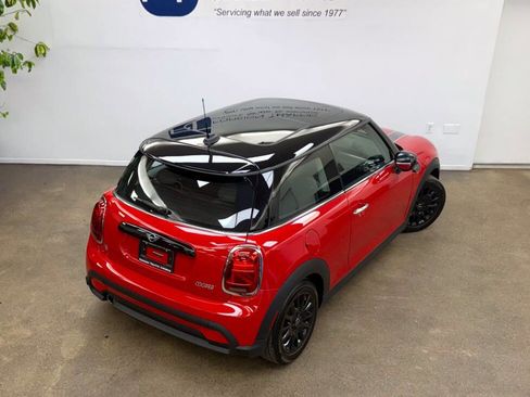 Used 2022 MINI Cooper 2-Door Hardtop w/ Premium Package image 18