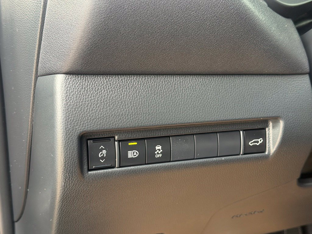 Used 2024 Toyota Venza XLE AWD/4WD image 25