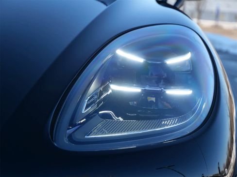 Certified 2026 Porsche Macan image 6