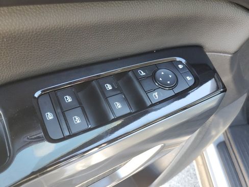 Used 2022 Nissan Pathfinder SL image 9