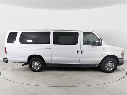 Used 2010 Ford E-350 and Econoline 350 XLT image 6