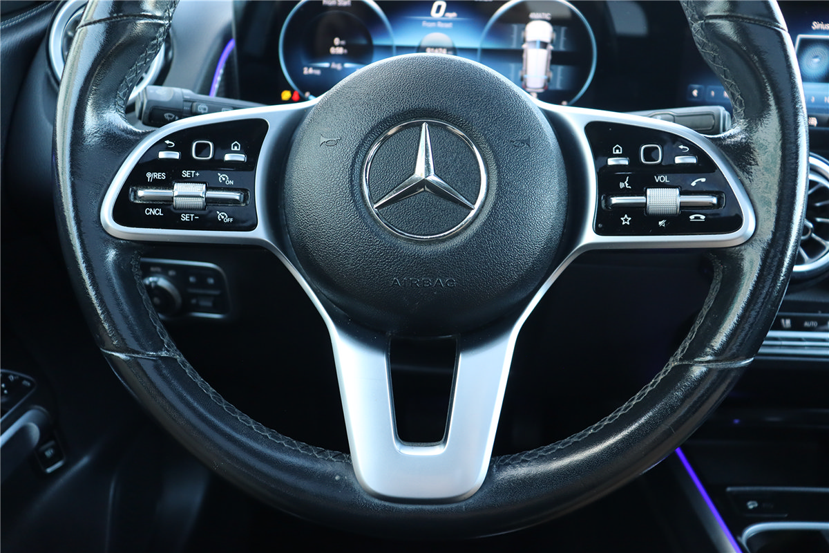 Used 2022 Mercedes-Benz GLB 250 4MATIC w/ Premium Package Lite image 39
