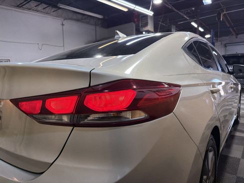Used 2018 Hyundai Elantra SEL FWD image 10