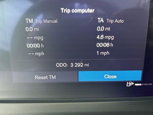 Certified 2025 Volvo XC40 B5 Plus image 22