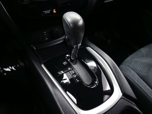 Used 2016 Nissan Rogue S image 19