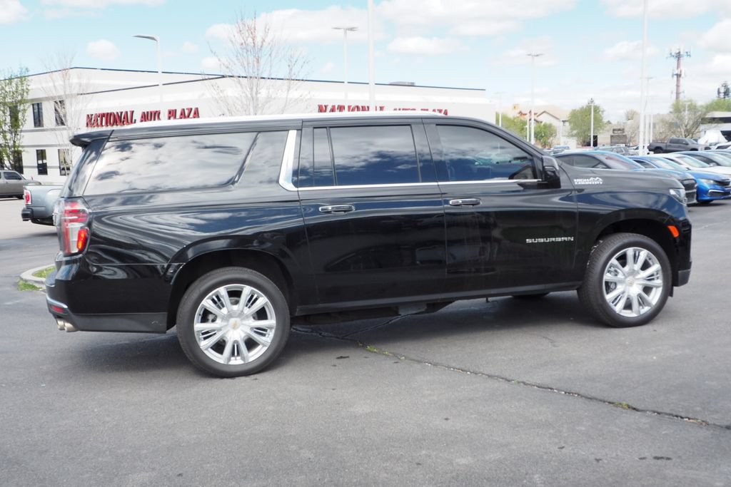 Used 2022 Chevrolet Suburban High Country w/ Premium Package 2 AWD/4WD image 8