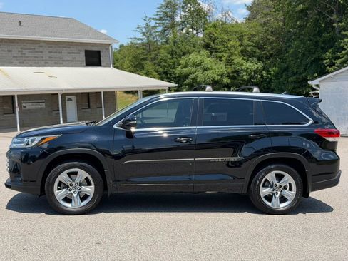 Used 2017 Toyota Highlander Limited AWD/4WD image 2