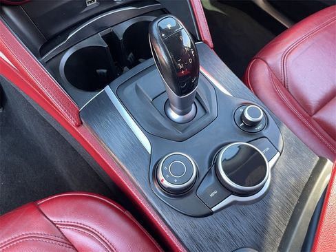 Used 2019 Alfa Romeo Stelvio image 23