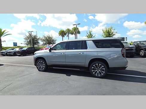 New 2026 Chevrolet Suburban High Country w/ Sun And Tow Package AWD/4WD image 26