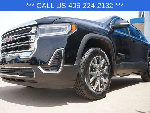 Used 2023 GMC Acadia SLE w/ Driver Convenience Package FWD image 4