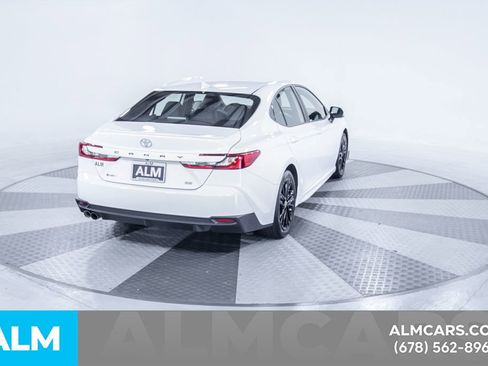 Used 2025 Toyota Camry SE image 9