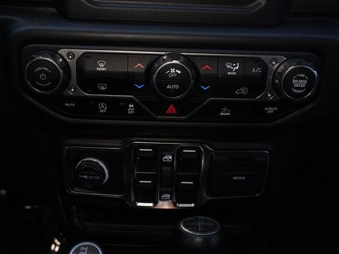 Used 2022 Jeep Gladiator Sport image 43