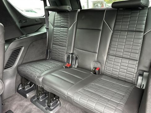 Used 2023 Cadillac Escalade Premium Luxury Platinum AWD/4WD image 18