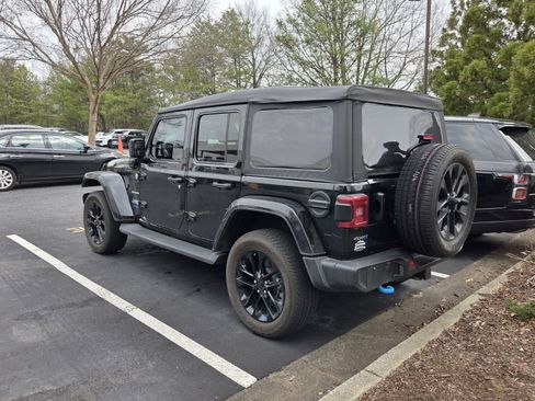 Used 2023 Jeep Wrangler Sahara w/ Cold Weather Group image 10