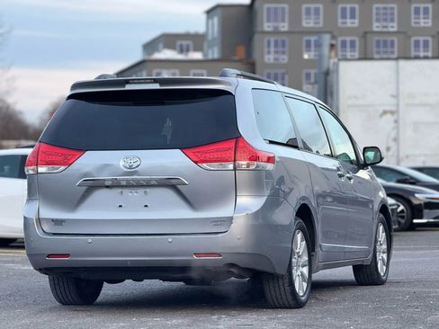 Used 2013 Toyota Sienna Limited image 6