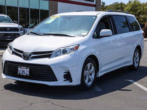 Used 2020 Toyota Sienna LE w/ Carpet Mat Package FWD image 19