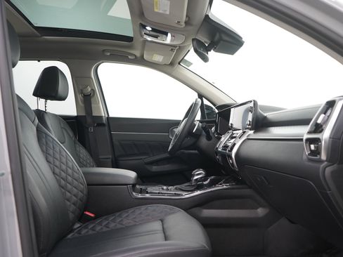 Used 2023 Kia Sorento SX AWD/4WD image 11