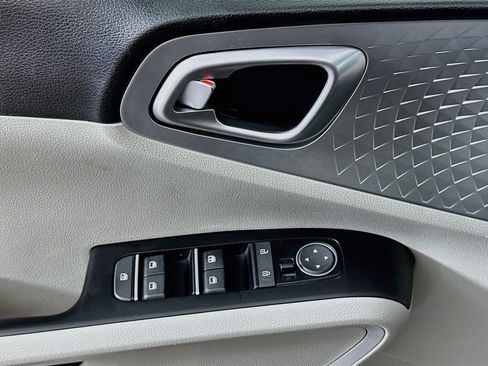 Used 2022 Kia Soul LX w/ Technology Package FWD image 15