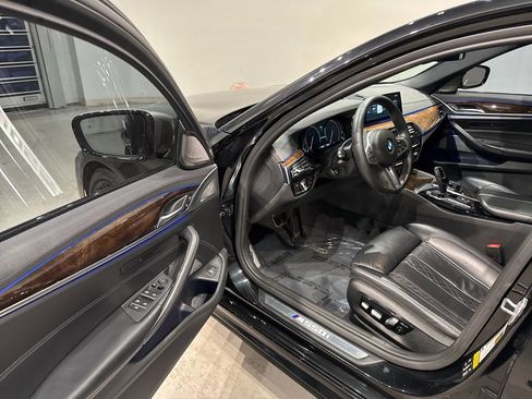 Used 2018 BMW M550i xDrive w/ Driving Assistance Package image 10
