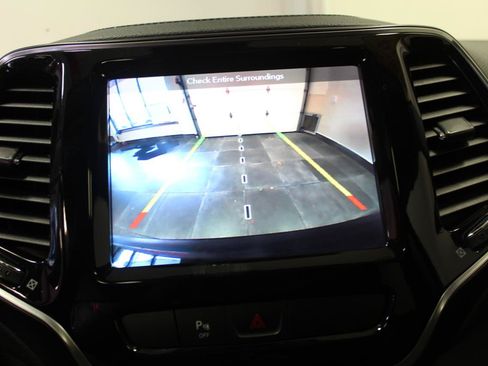 Used 2019 Jeep Cherokee Limited AWD/4WD image 16