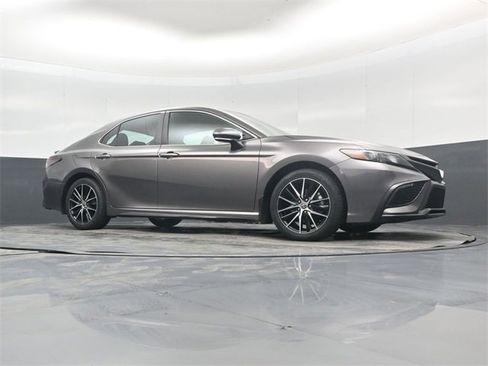 Used 2024 Toyota Camry SE image 38