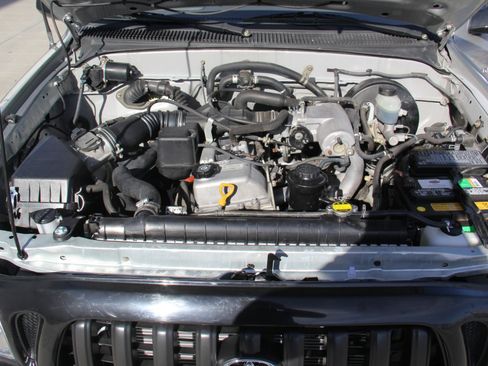 Used 2002 Toyota Tacoma 2WD Regular Cab image 15