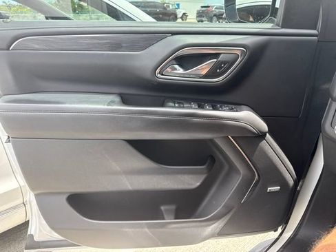 Used 2023 GMC Yukon XL SLT w/ SLT Luxury Package RWD image 14