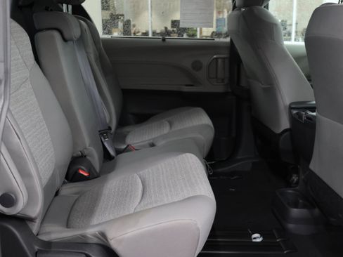 Used 2024 Toyota Sienna LE AWD/4WD image 26