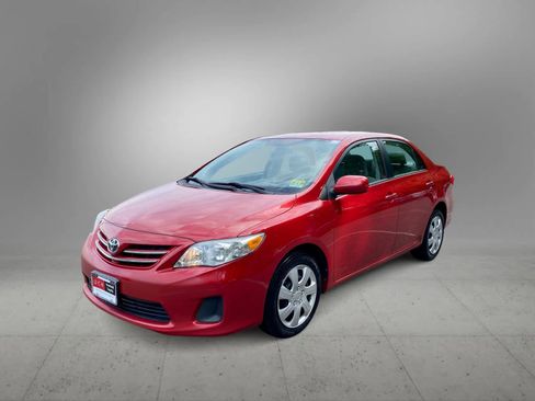 Used 2013 Toyota Corolla LE FWD image 2