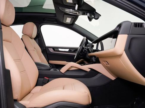 Certified 2025 Porsche Cayenne Coupe AWD/4WD image 25