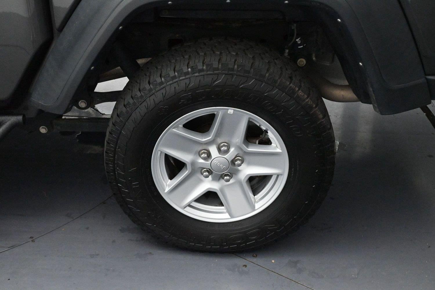 Used 2023 Jeep Gladiator Sport AWD/4WD image 27