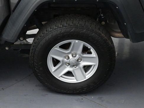 Used 2023 Jeep Gladiator Sport AWD/4WD image 27