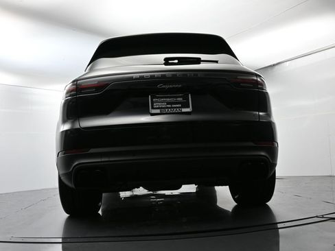 Certified 2022 Porsche Cayenne Platinum Edition image 51