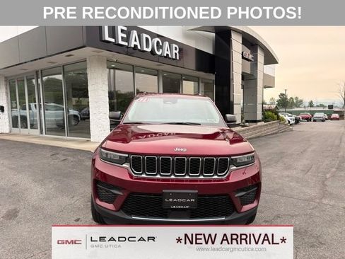 Used 2023 Jeep Grand Cherokee Laredo AWD/4WD image 8