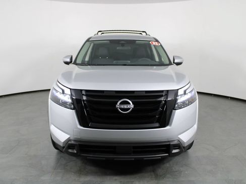 Certified 2025 Nissan Pathfinder SV w/ Black Appearance Package FWD image 13