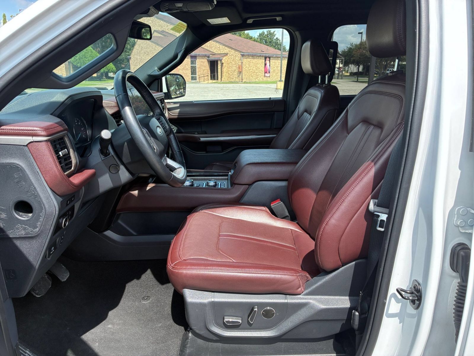 Used 2024 Ford Expedition Limited AWD/4WD image 29