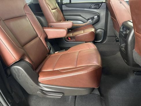 Used 2019 Chevrolet Suburban Premier w/ Premier Plus Edition AWD/4WD image 31