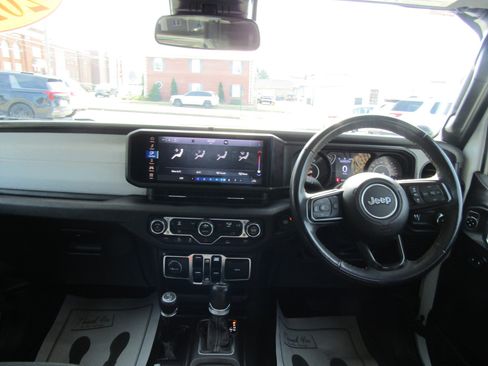 Used 2025 Jeep Wrangler Unlimited Sport AWD/4WD image 18
