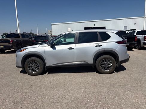 Used 2024 Nissan Rogue S AWD/4WD image 2